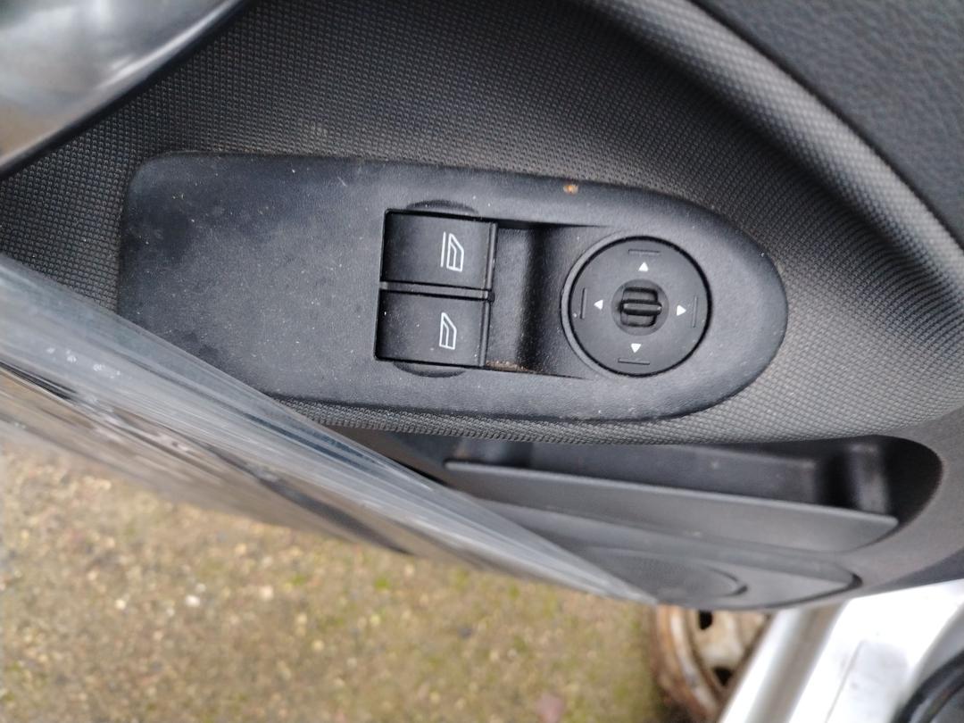 Блок управления стеклоподъемниками YRKU42 Ford C-Max