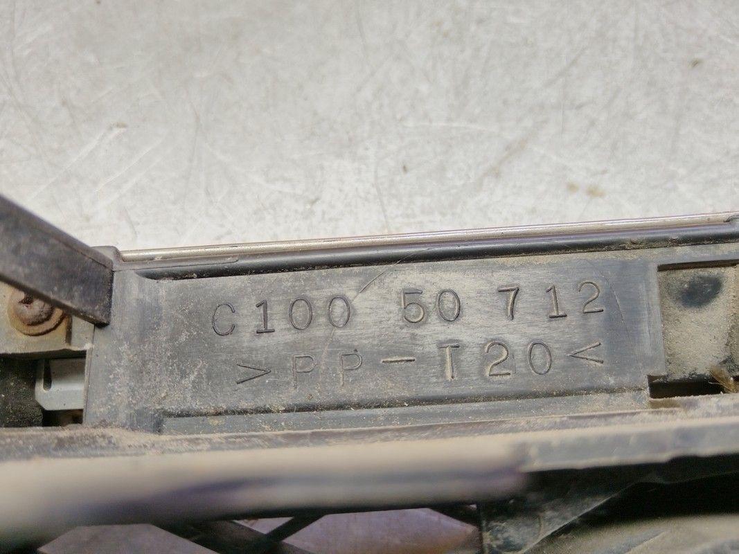 Решетка радиатора XO9R25 Mazda Premacy купить в магазине запчастей бу