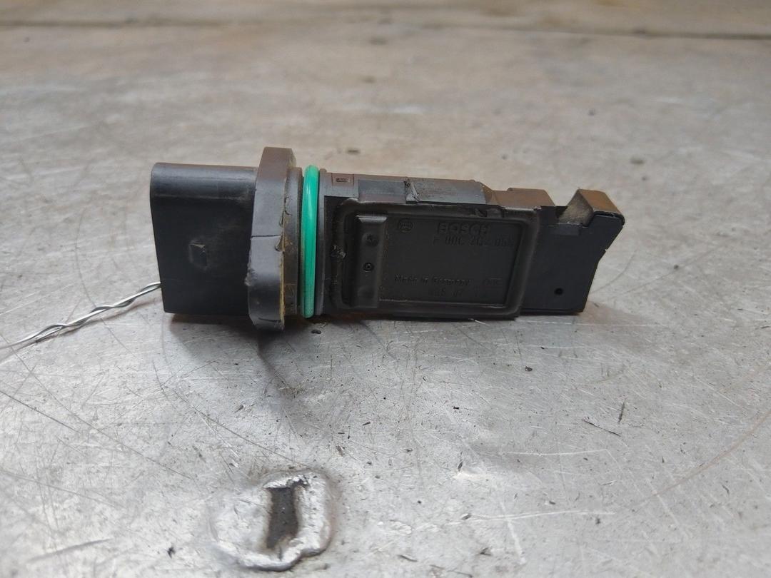 Расходомер воздуха 26UFX6 Volkswagen Caddy - Фото 2