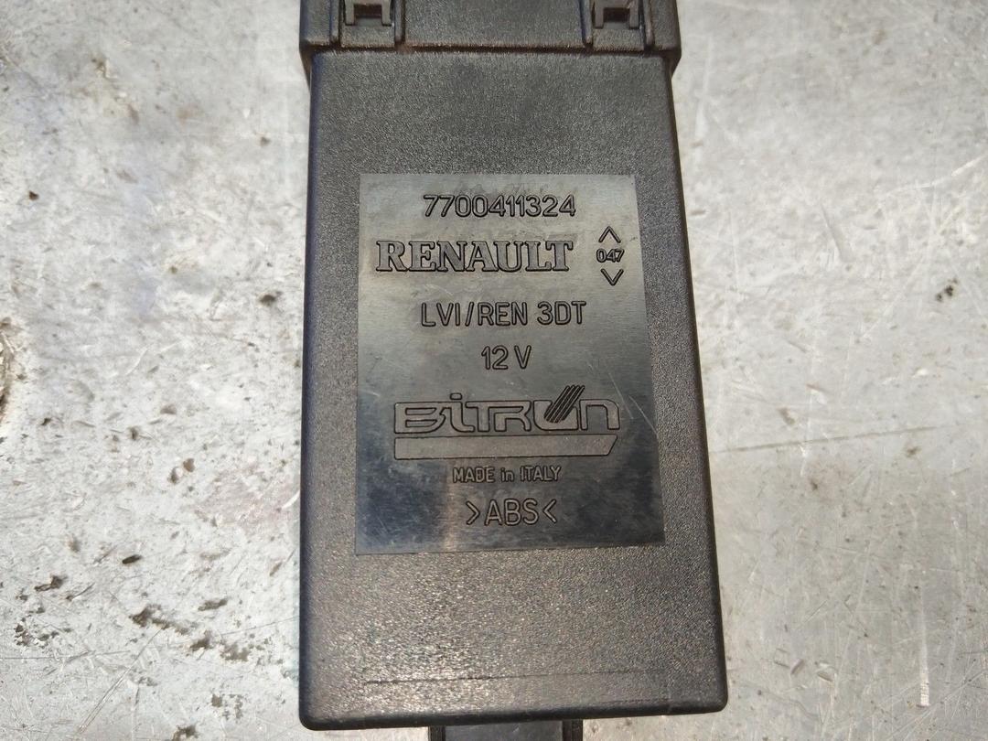 Блок управления стеклоподъемниками 8VWLR6 Renault Safrane купить с доставкой