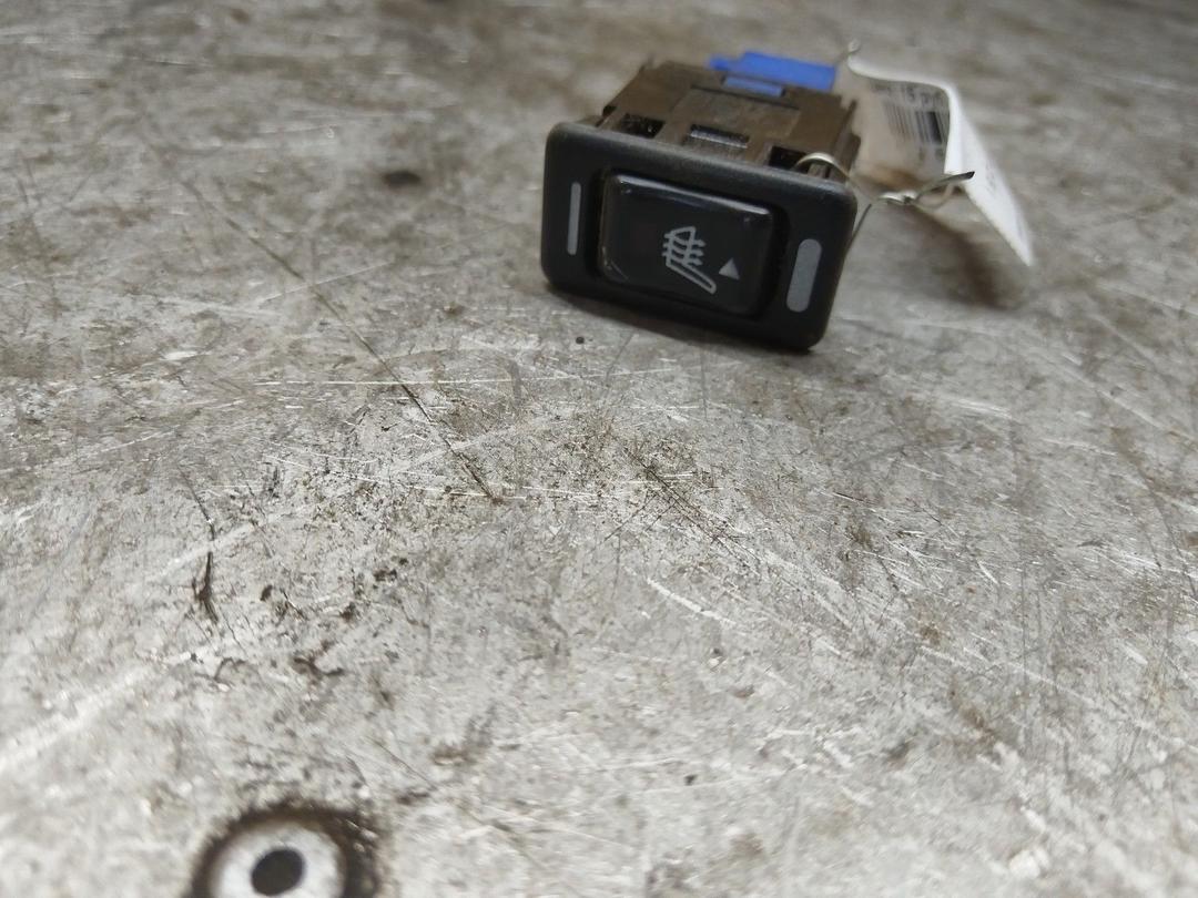 Кнопка подогрева сидений 37F5R1 Subaru Forester купить с доставкой