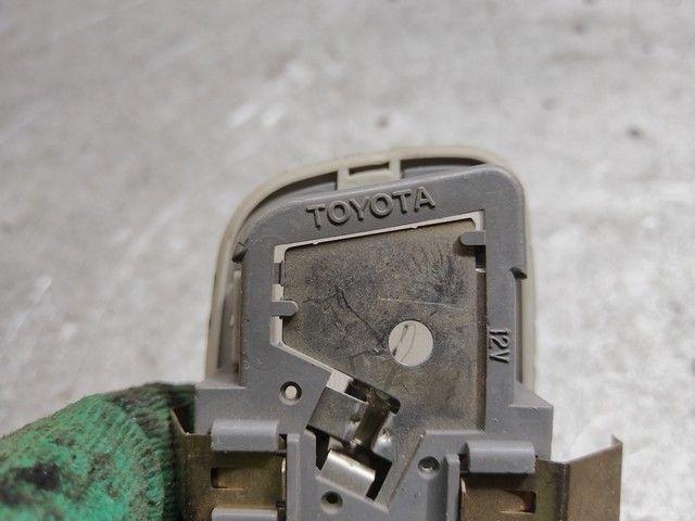 Фонарь салона (плафон) BJ5Y90 Toyota Avensis Verso купить в магазине запчастей бу