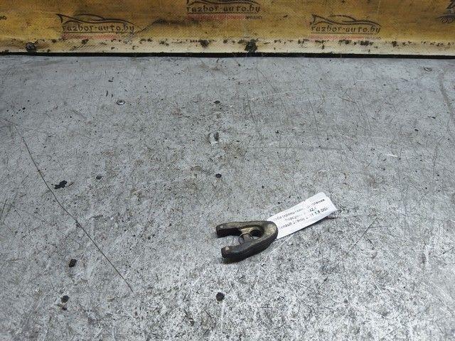 Скоба (кронштейн) крепления форсунки 9IG4ZX Renault Scenic