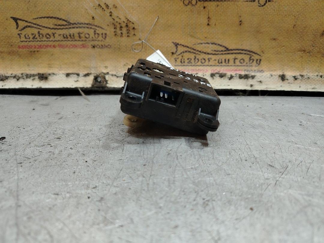 Моторчик заслонки печки YJ1SA6 Nissan Primera - Фото 3