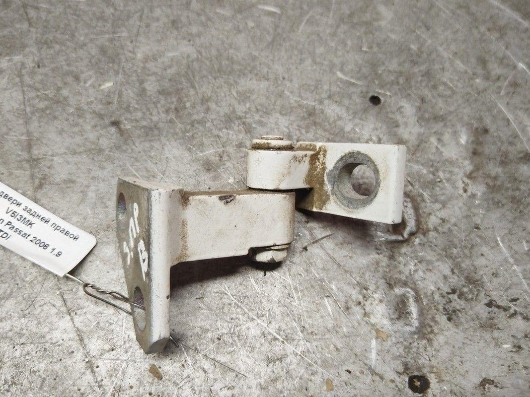 Петля двери задней правой V5I3MK Volkswagen Passat - Фото 1