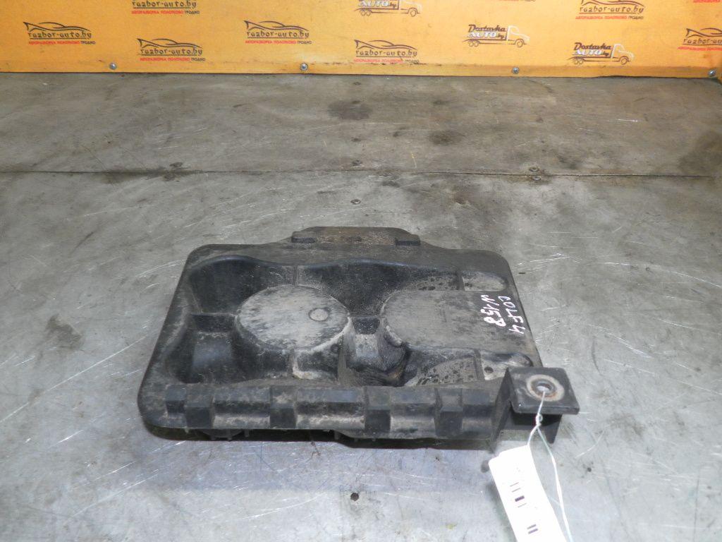 Полка аккумулятора 83O5TV Volkswagen Golf купить