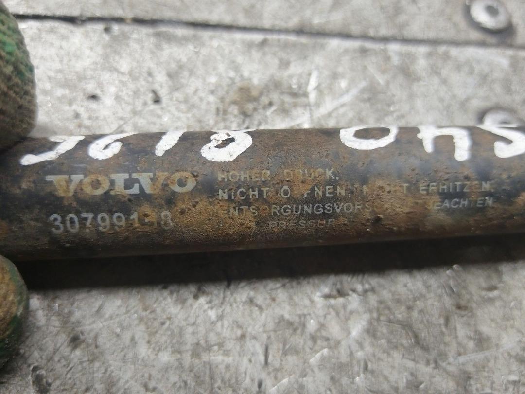 Амортизатор крышки багажника (3-5 двери) D3LTB0 Volvo S40 купить на авторазборке