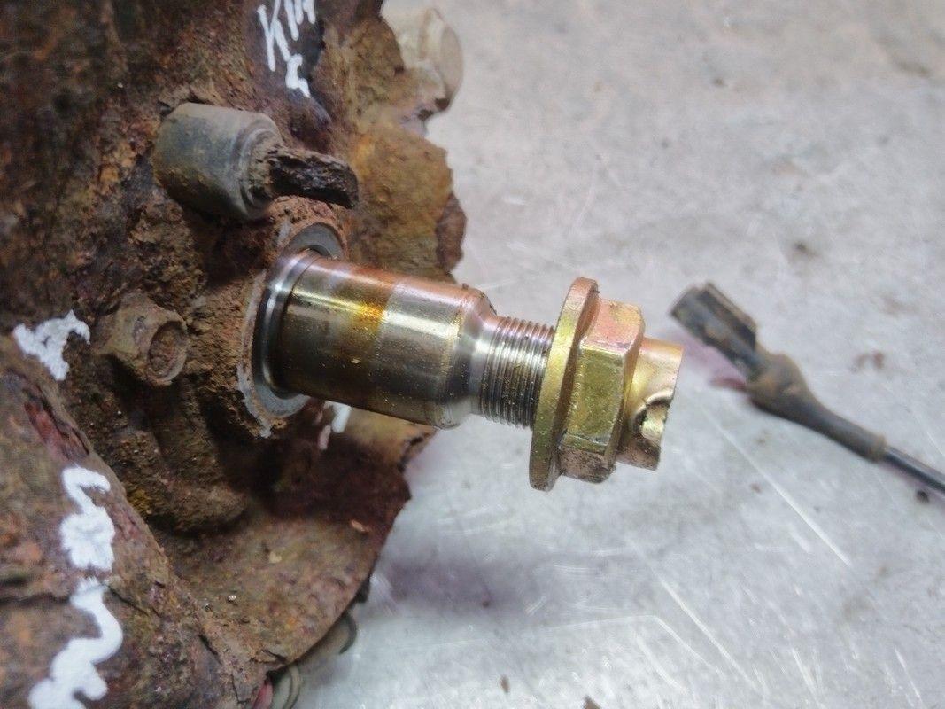 Кулак задний правый VM6V7E Kia Shuma купить с доставкой