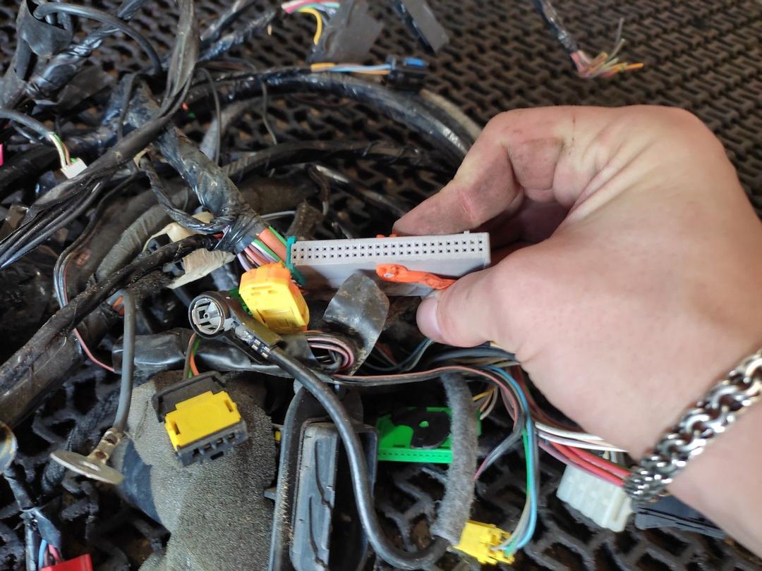 Проводка салона U1HTG9 Renault Clio undefined