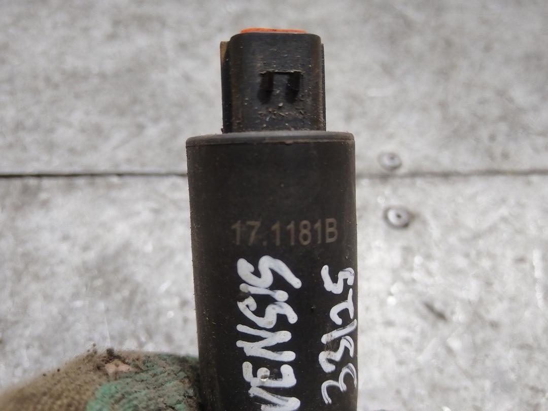 Насос (моторчик) омывателя стекла 1C24QE Toyota Avensis купить на авторазборке