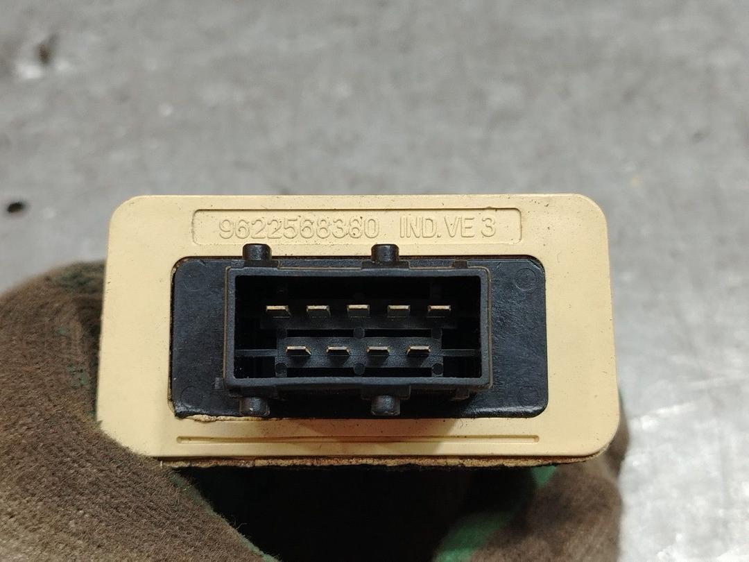 Реле вентилятора CVUOOK Peugeot 605 - Фото 2