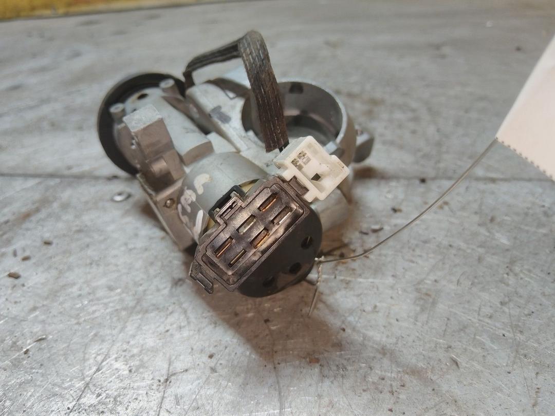 Замок зажигания YKLM2T Mitsubishi Carisma купить в магазине запчастей бу
