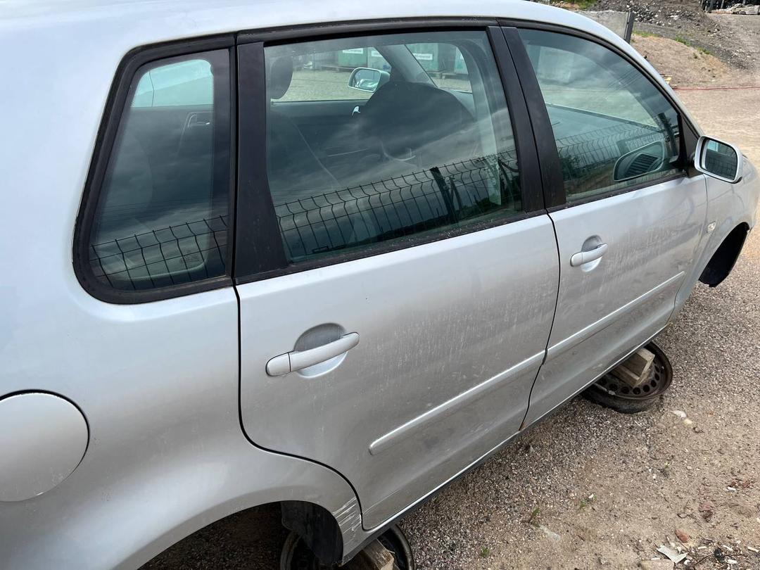 Стекло двери задней правой 3YDBL5 Volkswagen Polo