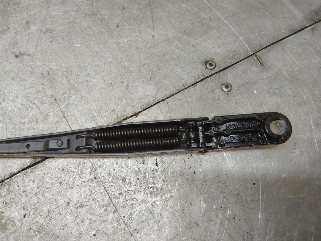 Щеткодержатель (поводок стеклоочистителя, дворник) T7KP58 Peugeot 406 - Фото 3