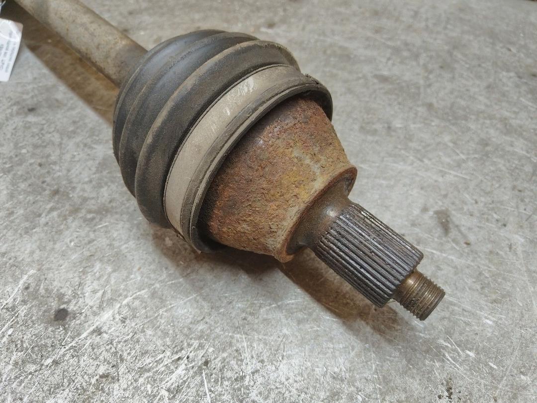 Полуось передняя левая (приводной вал, ШРУС) KB94TB Skoda Fabia купить