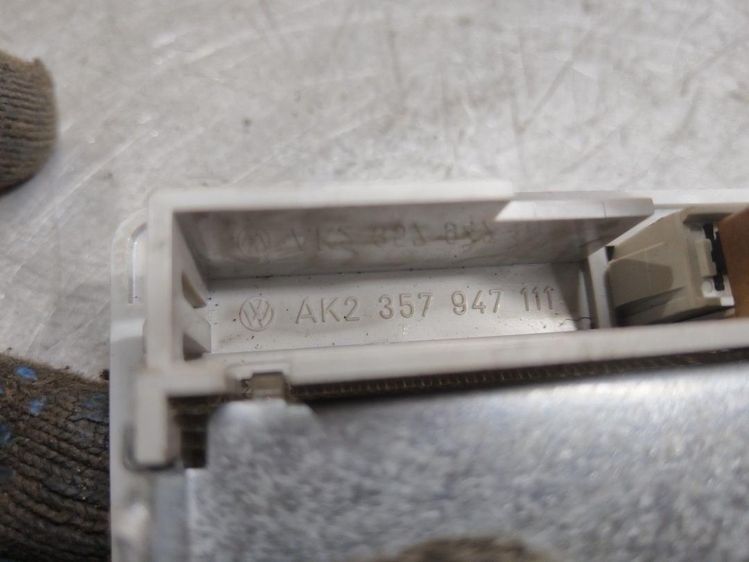 Фонарь салона (плафон) WY37ZQ Volkswagen Passat - Фото 4