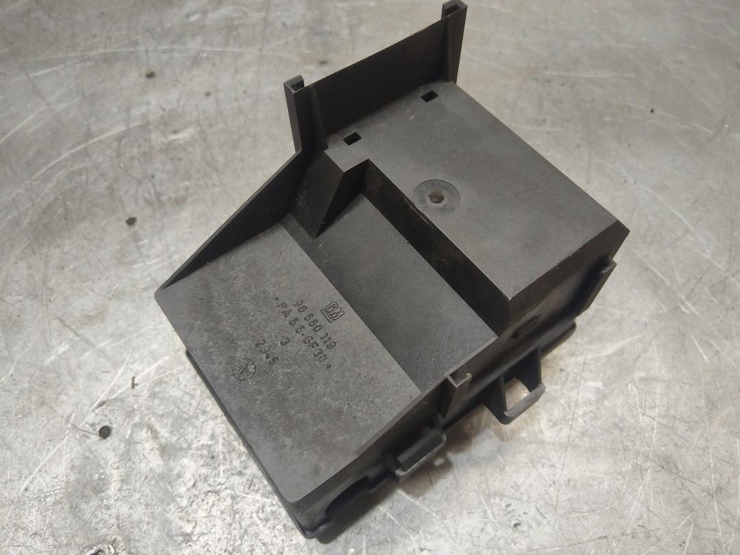 Короб предохранителей KNVQNO Opel Astra купить в магазине запчастей бу