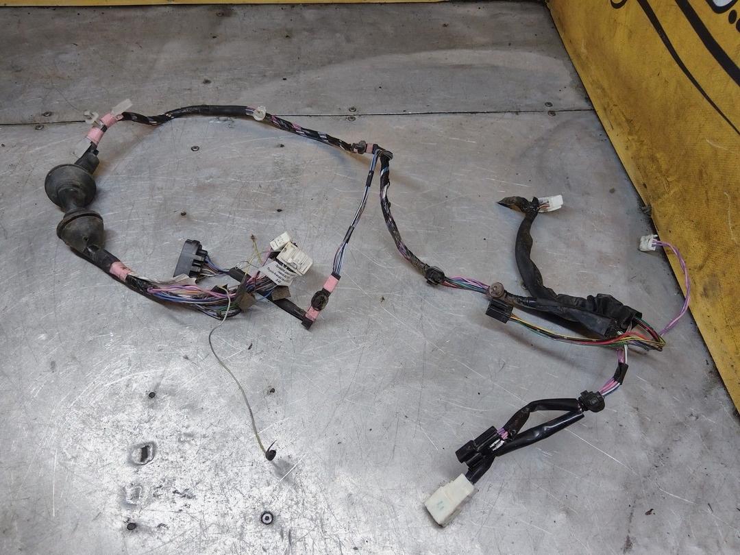 Проводка двери передней левой 8C7GK6 Toyota Avensis Verso купить