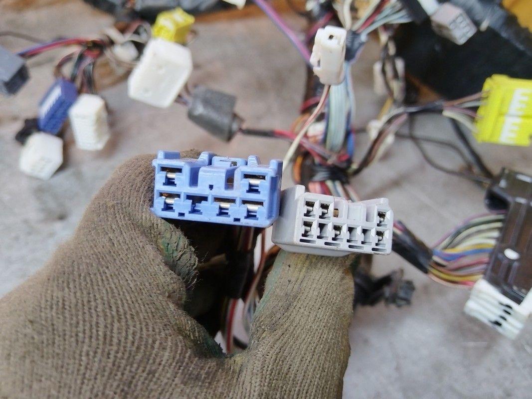 Проводка салона AQ2K7U Toyota Avensis Verso - Фото 20