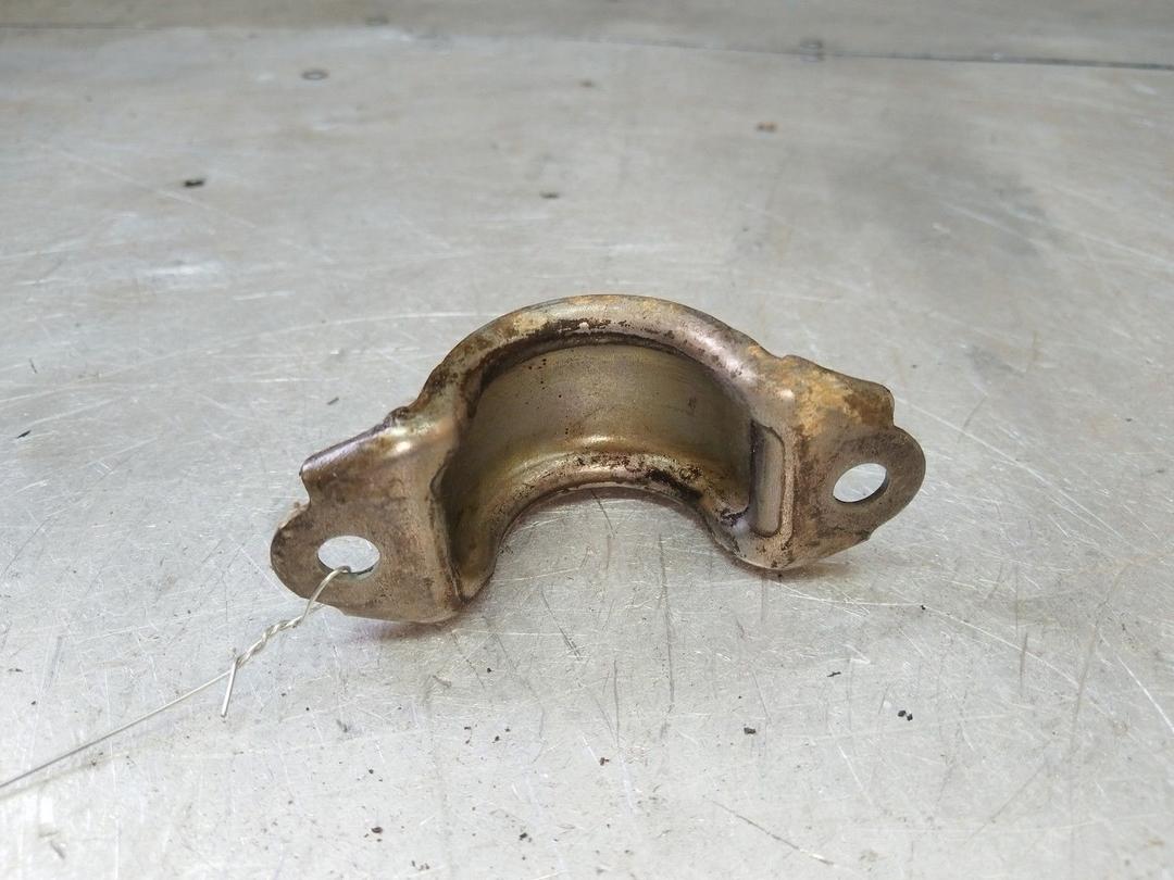 Крепление втулки стабилизатора M0R73B Volkswagen Passat купить