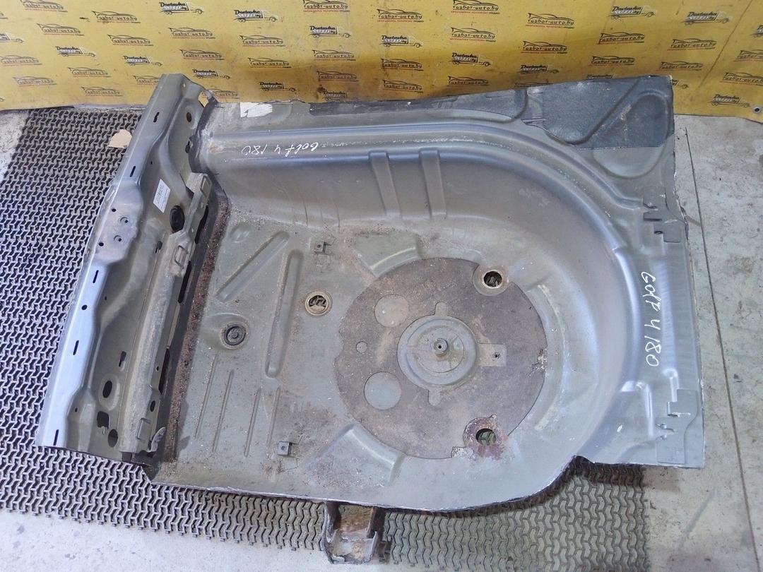 Ниша запасного колеса XHH563 Volkswagen Golf