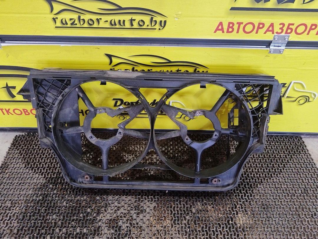 Диффузор вентилятора 8L769J Renault Safrane