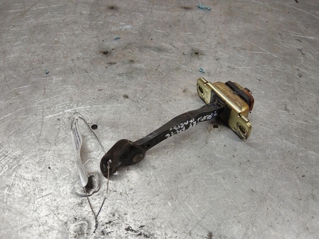 Ограничитель открывания двери передней 16NC2D Hyundai Trajet - Фото 1