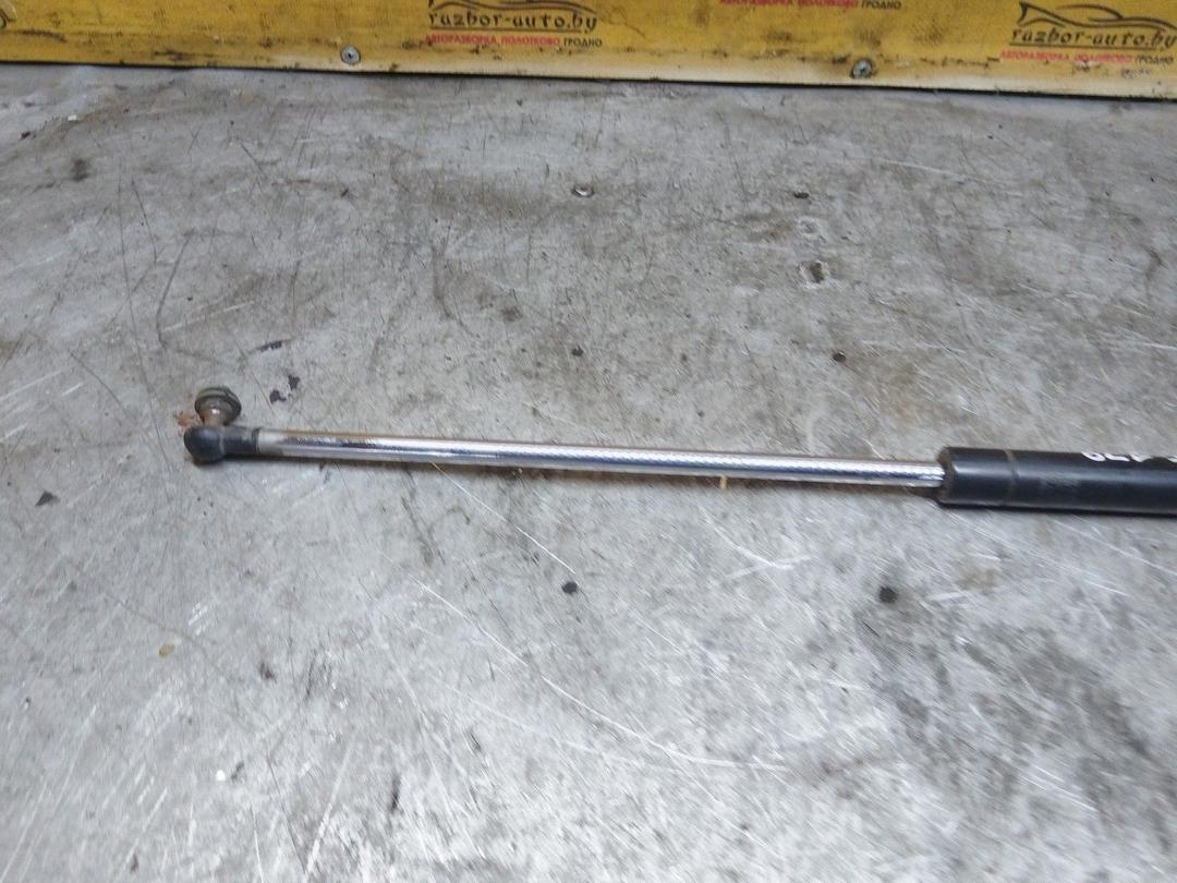 Амортизатор крышки багажника (3-5 двери) O8A2VH Subaru Forester купить на авторазборке