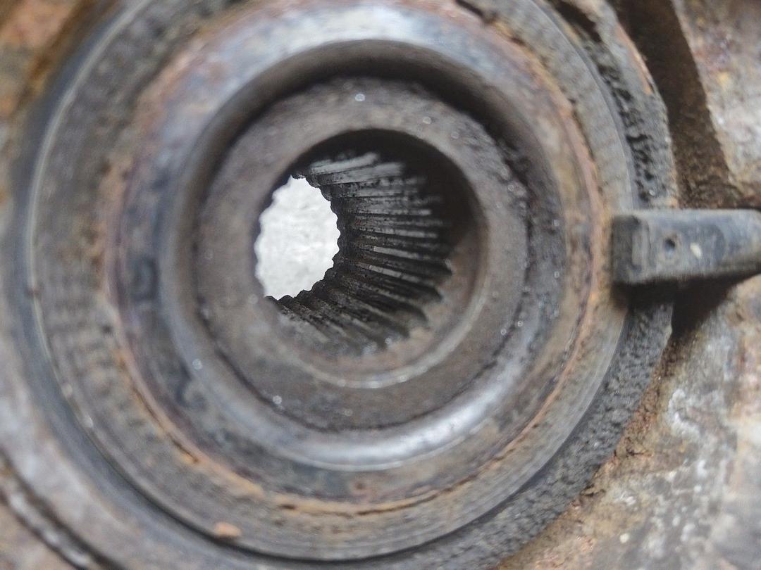 Кулак поворотный левый GQ1LIU Renault Laguna купить с доставкой