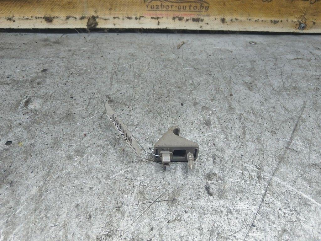 Крепление (крючок) солнцезащитного козырька XI8JZP Toyota Corolla - Фото 3