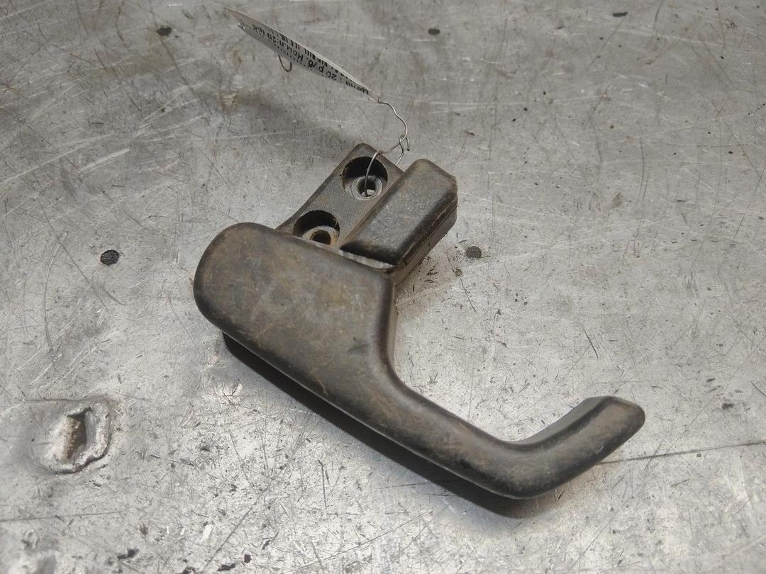 Ручка открывания капота UI834T Volkswagen Passat - Фото 1