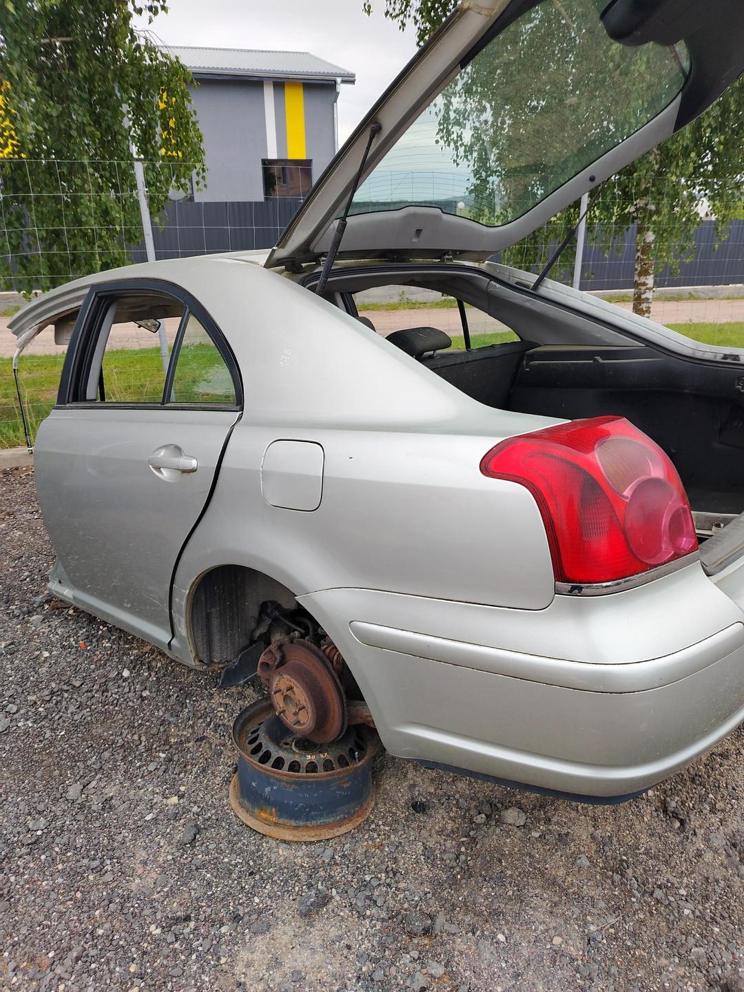 Фонарь задний левый QWA3C6 Toyota Avensis купить