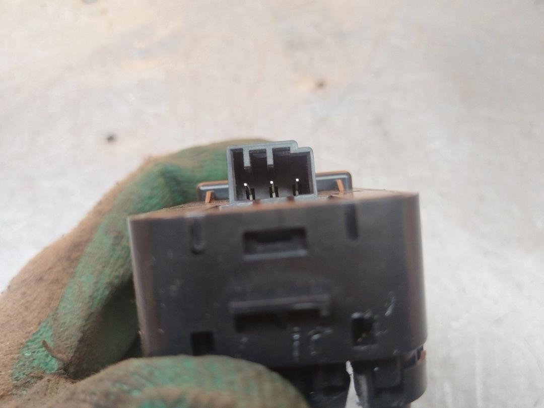 Блок управления стеклоподъемниками SWAUV1 Volvo XC70 - Фото 4