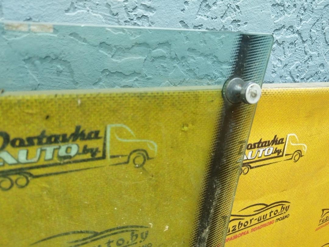 Стекло двери передней правой VE1584 Audi 80 купить в магазине запчастей бу