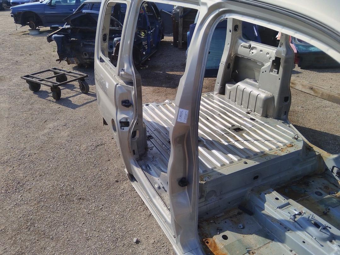 Стойка кузовная центральная правая BV1C1R Citroen Berlingo купить на авторазборке