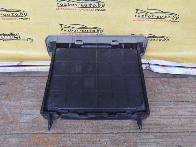 Бардачок IM94EO Renault Scenic купить на авторазборке