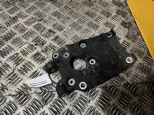 Кронштейн компрессора кондиционера 9FK01R Ford Fusion