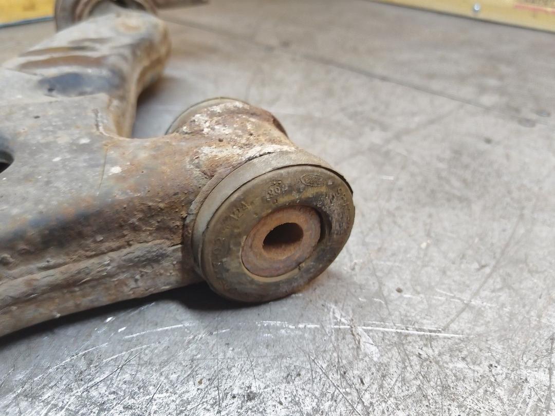 Рычаг передний правый DR1M2E Ford Focus купить на авторазборке