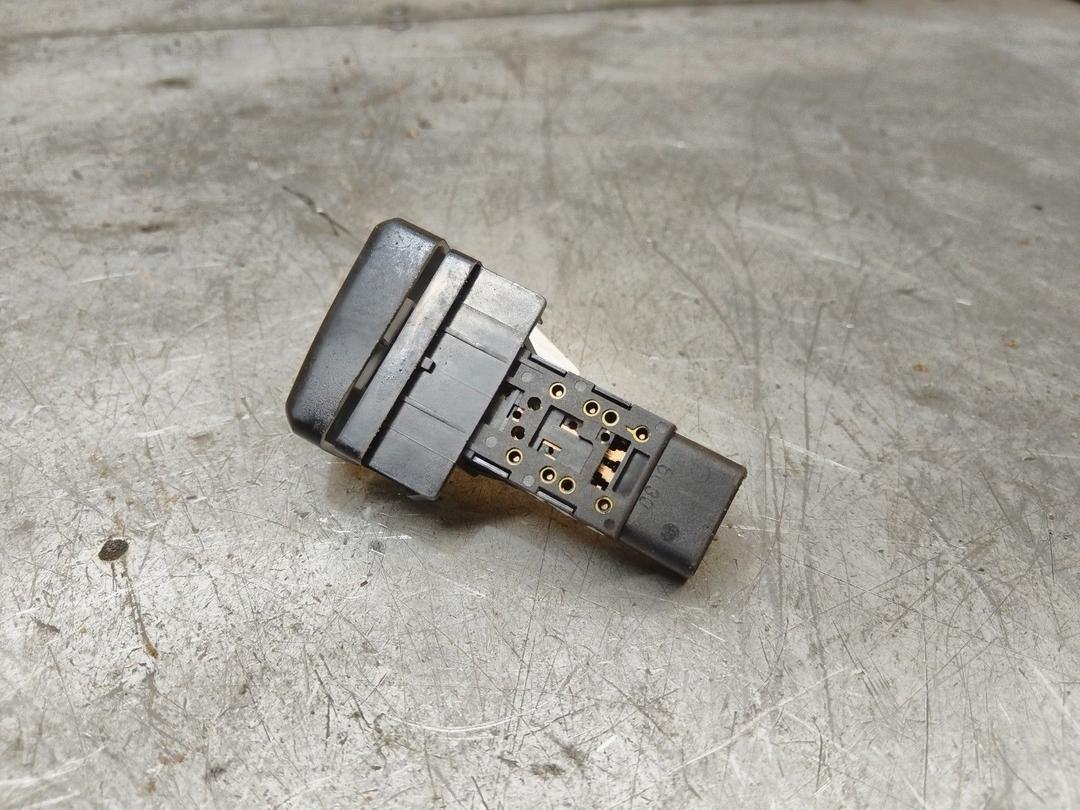 Кнопка (выключатель) BO3F5L Hyundai Trajet купить