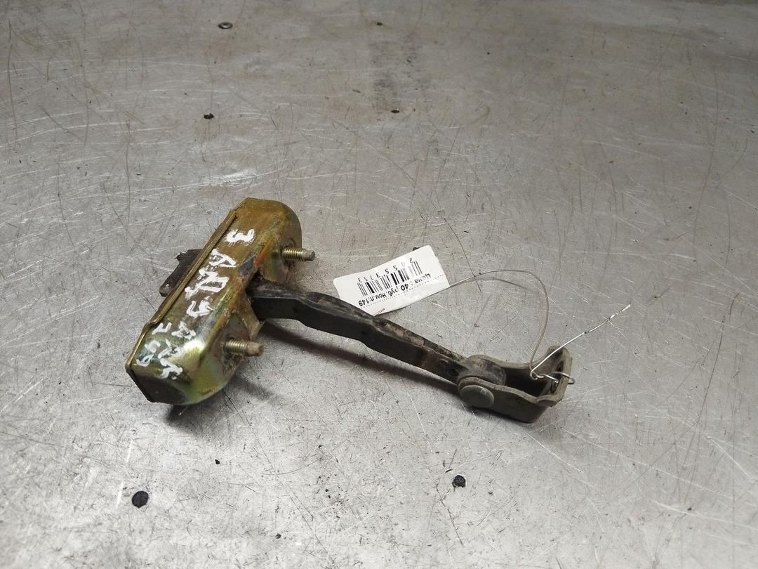 Ограничитель открывания борта (крышки багажника) 0U5PMU Toyota Yaris Verso