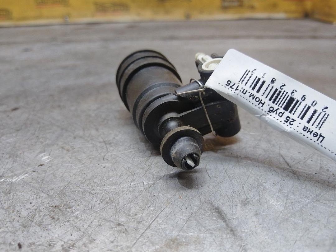 Насос (моторчик) омывателя стекла DZ5Q2U Renault Scenic RX4 купить на авторазборке