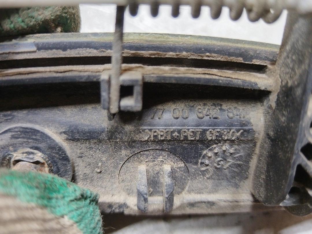 Ручка наружная задняя левая S4OSCP Renault Scenic купить в магазине запчастей бу