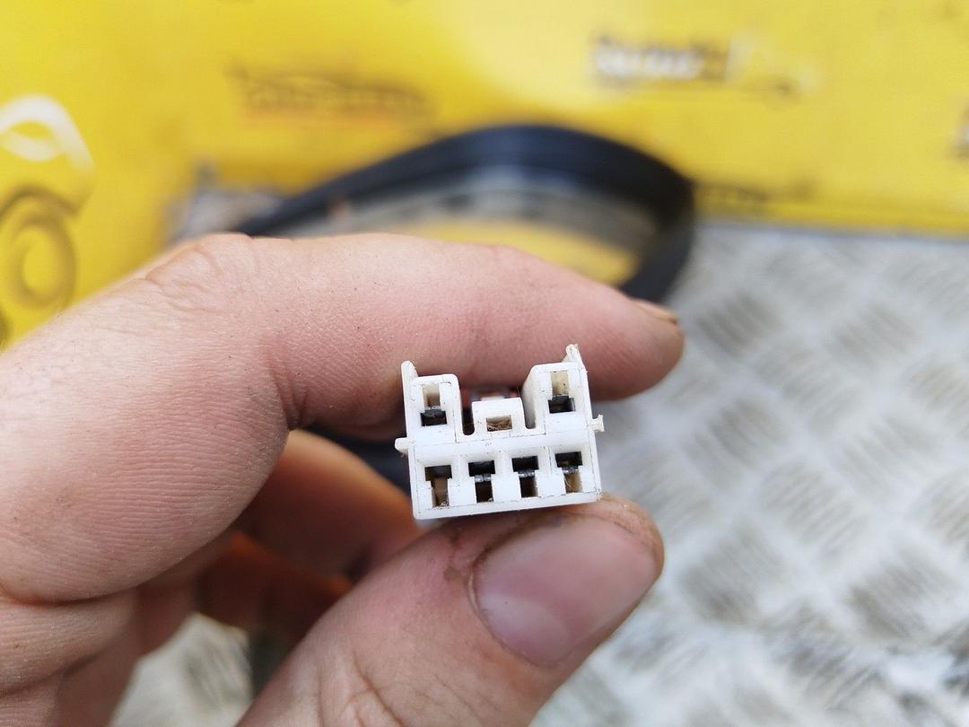 Зеркало наружное правое G0M8U6 Mitsubishi Carisma купить на авторазборке