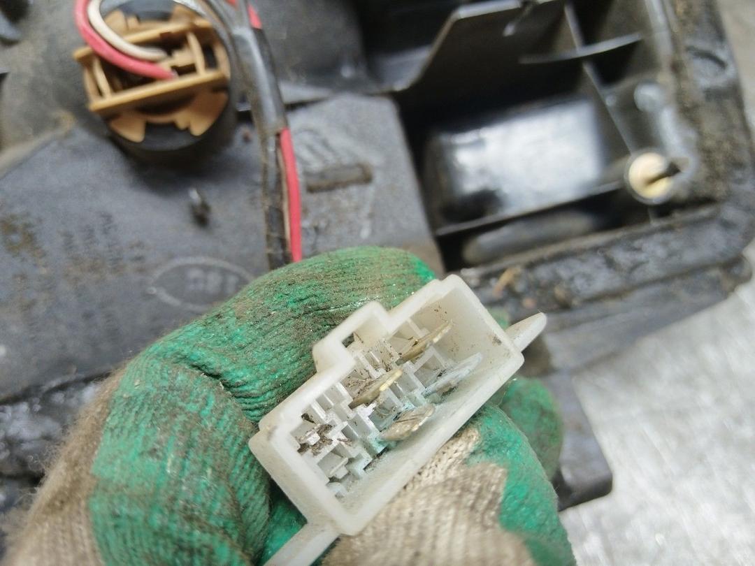 Фонарь задний правый DBKD2Q Subaru Forester купить на авторазборке