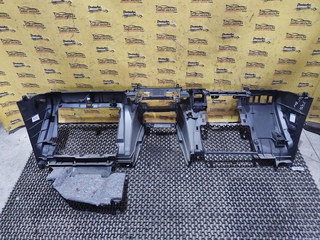 Панель передняя салона (торпедо) GPC2HX Toyota Corolla Verso undefined