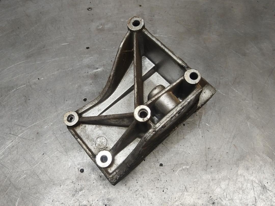 Кронштейн генератора CHRHPA Peugeot 307 купить