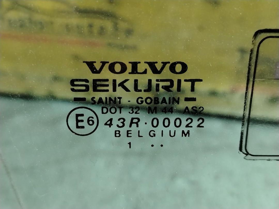 Стекло двери передней правой LQJ36B Volvo V40 - Фото 2