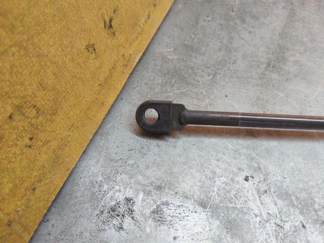 Амортизатор капота 09ME13 Audi 80 - Фото 3