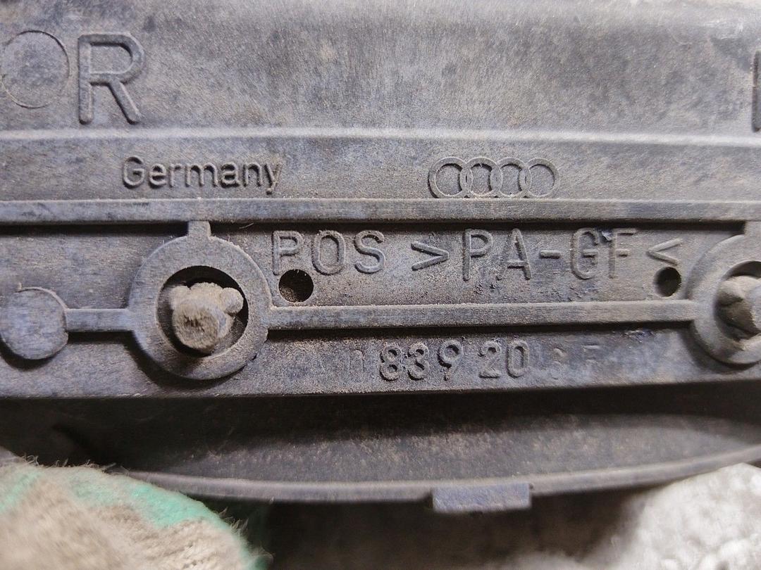 Ручка наружная задняя правая 2RT0DW Audi A4 купить в магазине запчастей бу