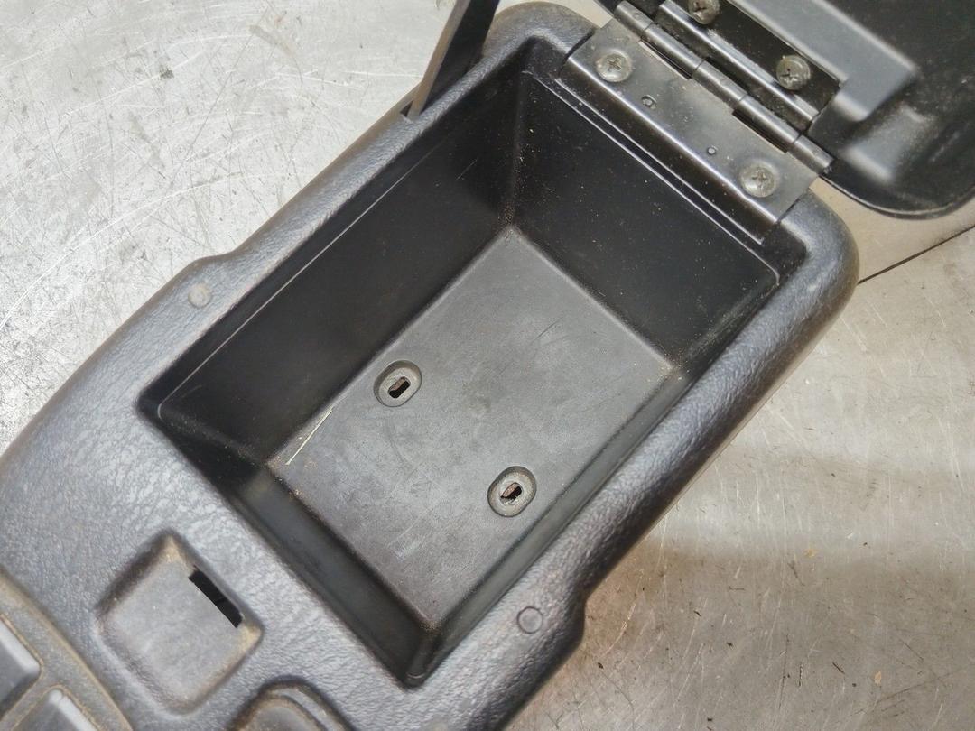 Подлокотник R35INH Mitsubishi Carisma купить на авторазборке